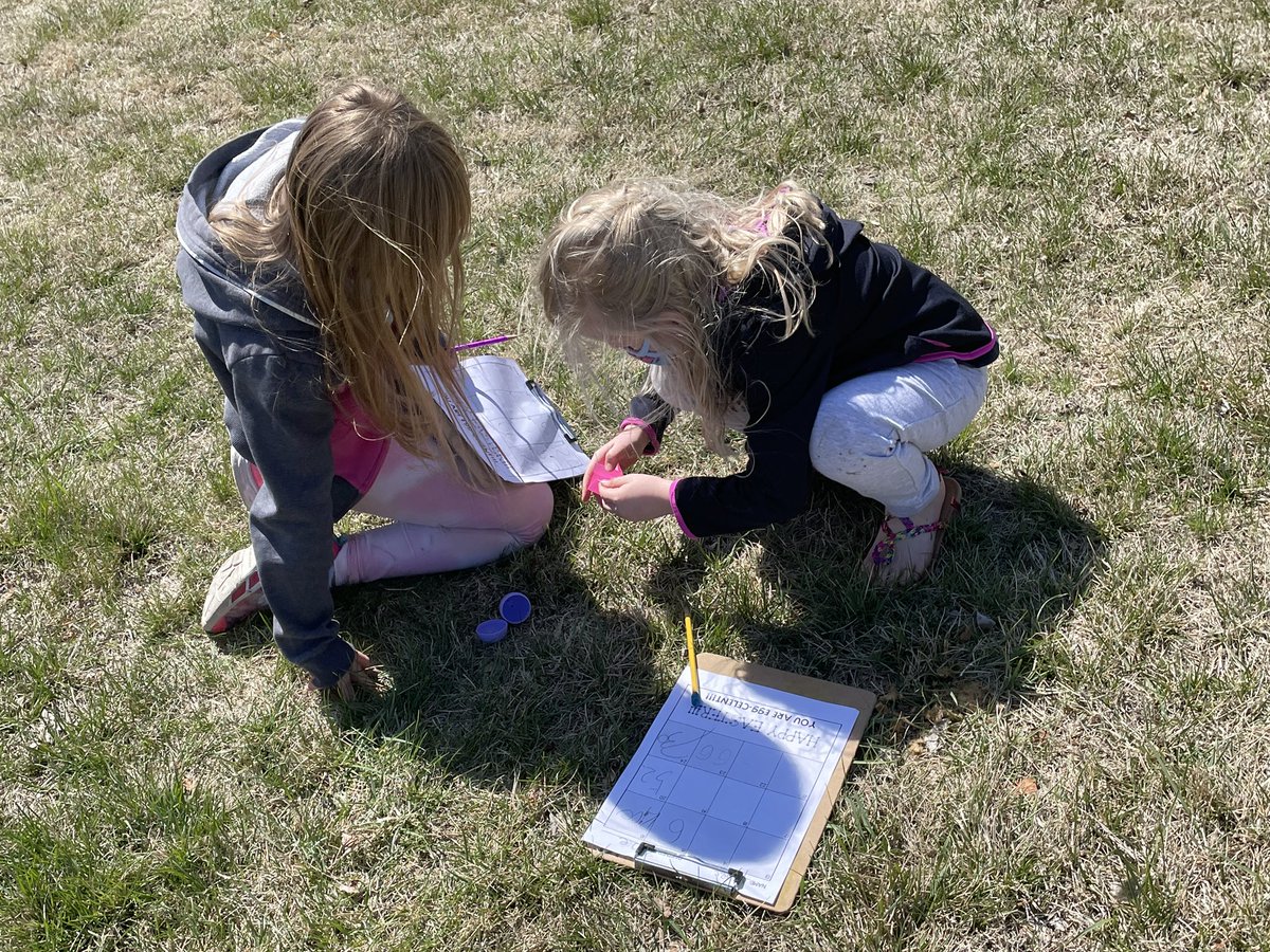 Mrs_RBerns's tweet photo. It was a beautiful day for a math Easter egg hunt! The kids did an awesome job working together to solve problems reviewing time, counting tens &amp; ones, and + &amp; - groups of ten. #abilene5starschools #iteach1st https://t.co/sf1jxepZau