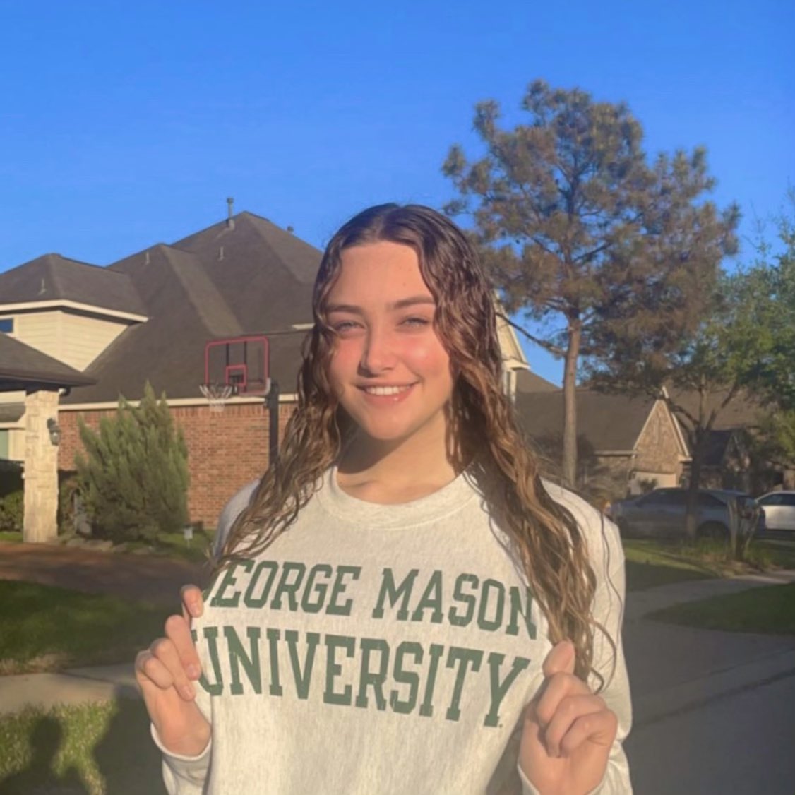 HUGE congrats to senior middle KATARINA TEAHEN for committing to George Mason University! The Patriots are getting a gem 💎We are super proud of you, Kat!! 🏐💚💛
