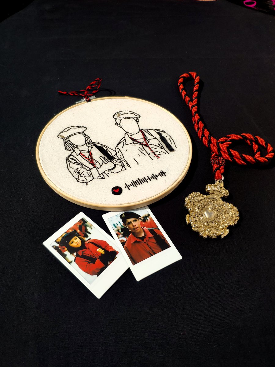sararello's tweet photo. Bordado de silueta interactivo 🎶 🎺

Encargos especiales para un Jueves Santo diferente❤️🖤
#embroideryart #handmade #sararello #handmadeaddiction #semanasanta
#juevessanto #picoftheday #photography #illustration #andalucia #music #madruga #pasion https://t.co/nDkQm8Io05