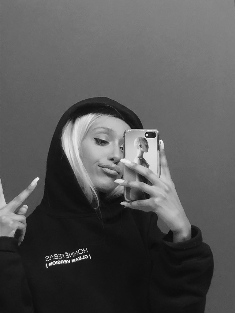 honnetebas's tweet image. #CLEANVERSION
@honnetebas 🤍