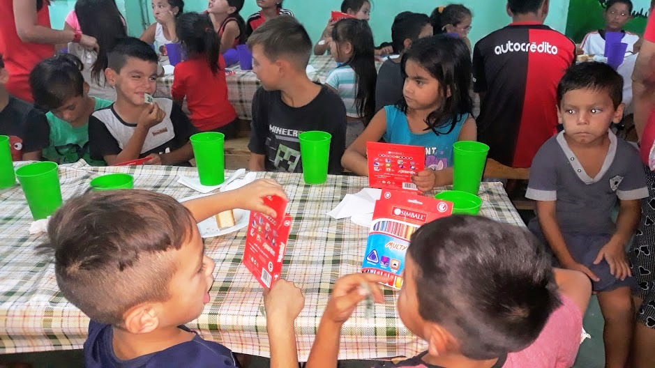 CANOBsolidario's tweet photo. 5ta. Campaña "Todos podemos ser muy útiles". Gracias a todos los socios y socias que colaboraron. Gracias @simball_arg por llenar de colores las cartucheras de tantos niños y niñas. https://t.co/fuaSzoTqGU