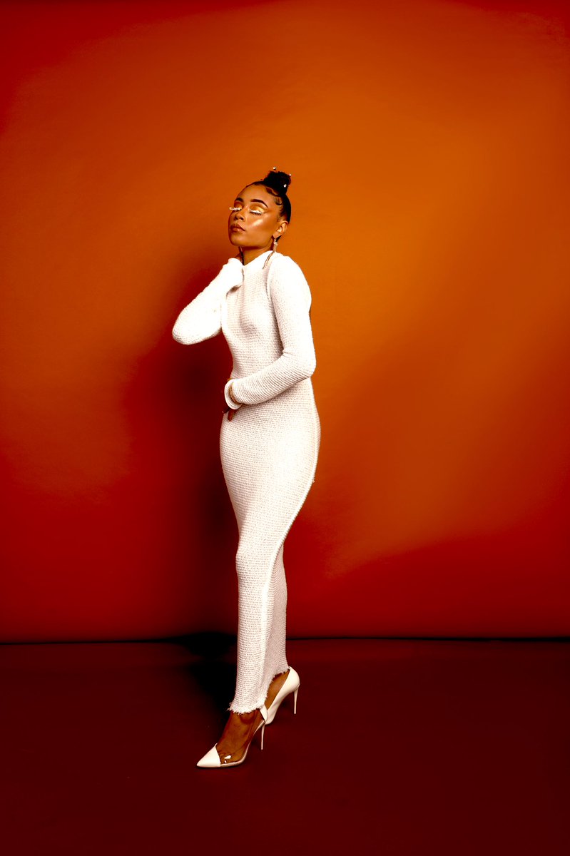 Moreyemi_'s tweet photo. Model @ariannaakin 
MUA @ChristineNgozi 
Photographer @obislens https://t.co/tWbRZjIzKX