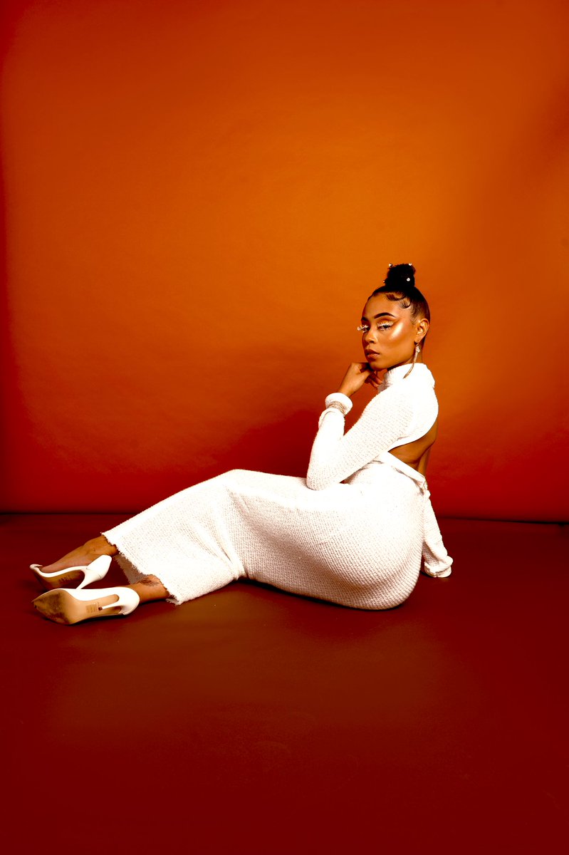 Moreyemi_'s tweet photo. Model @ariannaakin 
MUA @ChristineNgozi 
Photographer @obislens https://t.co/tWbRZjIzKX