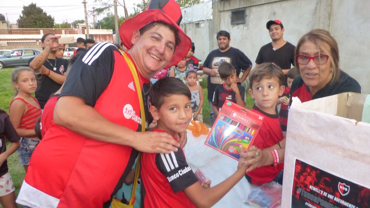 5ta. Campaña "Todos podemos ser muy útiles". Gracias a todos los socios y socias que colaboraron. Gracias <a href="/simball_arg/">SIMBALL</a> por llenar de colores las cartucheras de tantos niños y niñas.