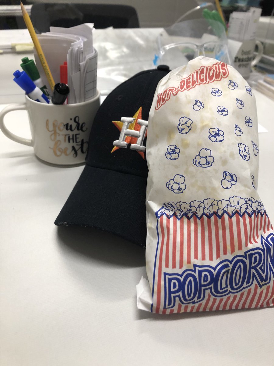 Shoebroek_Reads's tweet photo. Let’s Play Ball! Much appreciation to my admin for a baseball themed lunch on patio in the sunshine with “Sweet Caroline...do-do-do!” Great segue for my baseball loving Ss - used article on song for NF features. ⚾️#MaydeForThis #DyslexiaAndMore #kintervent https://t.co/KHW3SCa96M