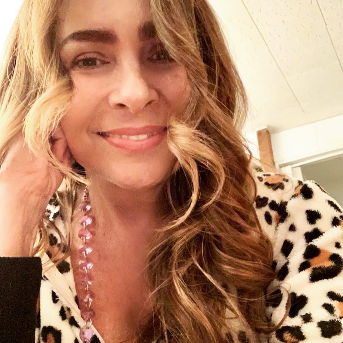 CeciliaSalsoul's tweet photo. Just finished #Forgiveness a new #originalsong, dressed in a #Jaguarjumpsuit to honored my brother #RafaelDelucchi and his #otorongos #animal rescuer #graciasalavida #notabunny #notacougar but a #jaguar #HappyEaster https://t.co/S8crDpzvx5