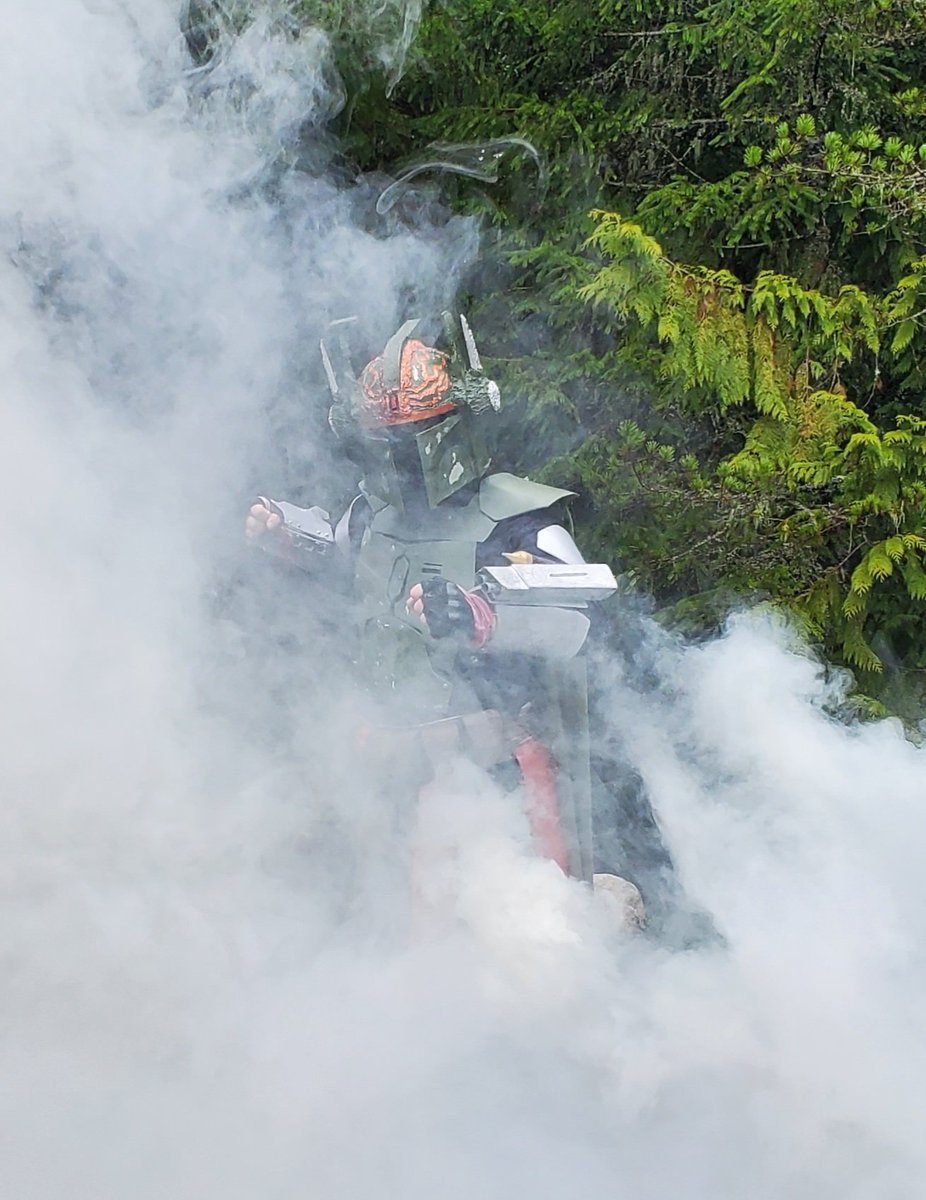 Strike first, strike hard, no mercy.
#TheMandalorian #bobafett #StarWars #starwarscelebration #endor #cosplay