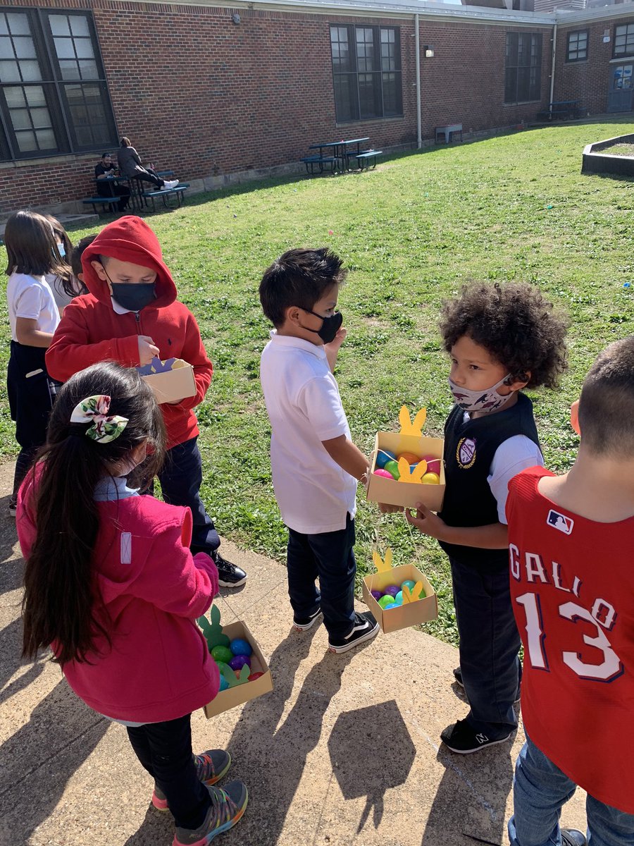 schrunda's tweet photo. We’re going on an egg hunt@DallasisdE@CowartDISD https://t.co/JSwBGJDE6K