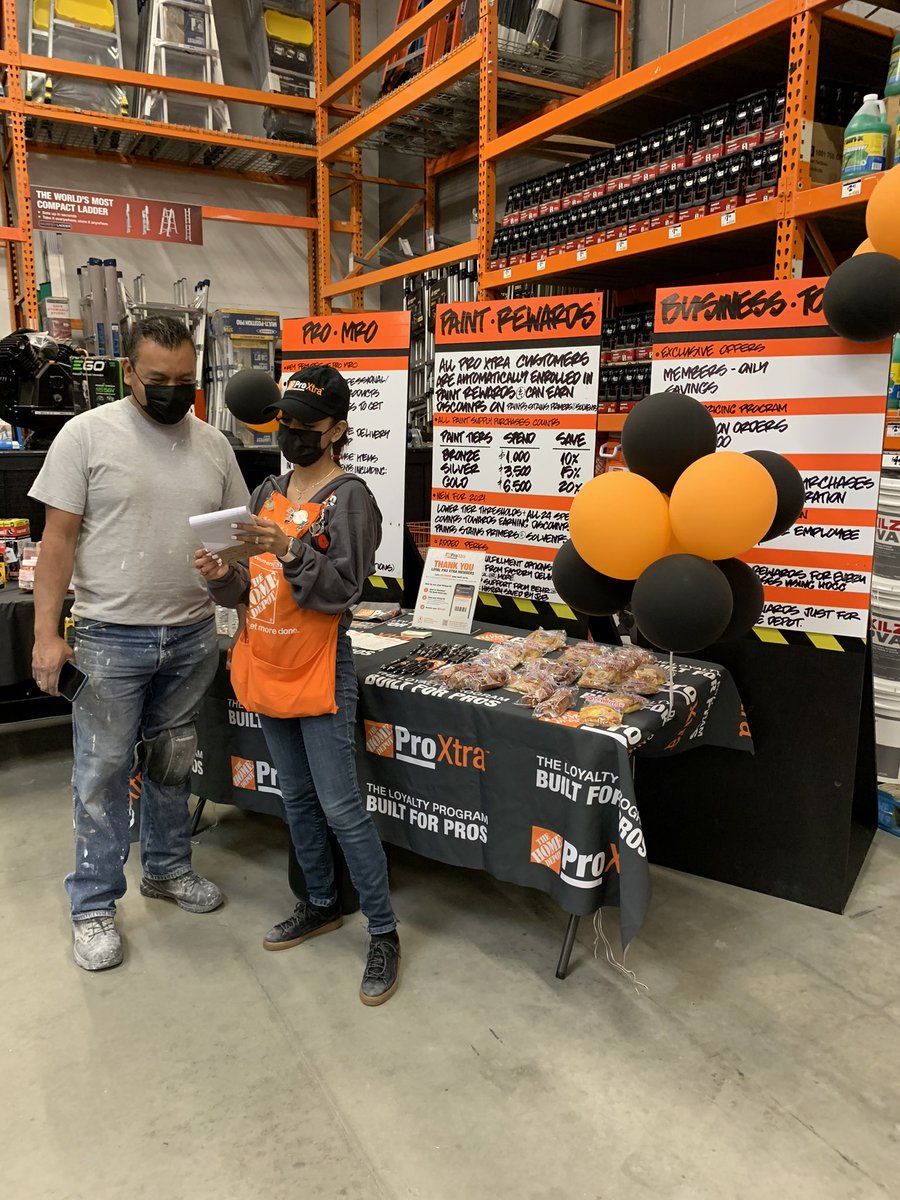 6855Home's tweet photo. PRO Appreciation Day! Pro DS  Kenia &amp; Pro team handing out swag &amp; PRO Xtra info.  Great time thanking our PRO Customers. https://t.co/taJ4Ga8TLI