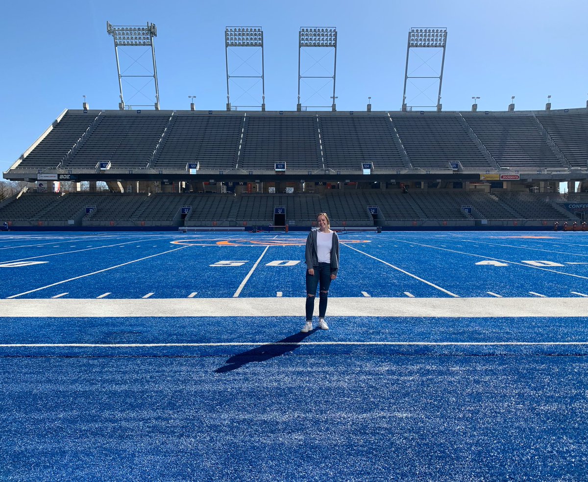 lauren_drinane's tweet photo. looks like I’m headin’ west!
so super excited for the opportunity for 2 more years of school and the chance to work in the Boise State athletic department as a graduate assistant #gobroncos https://t.co/FqKfswaK01