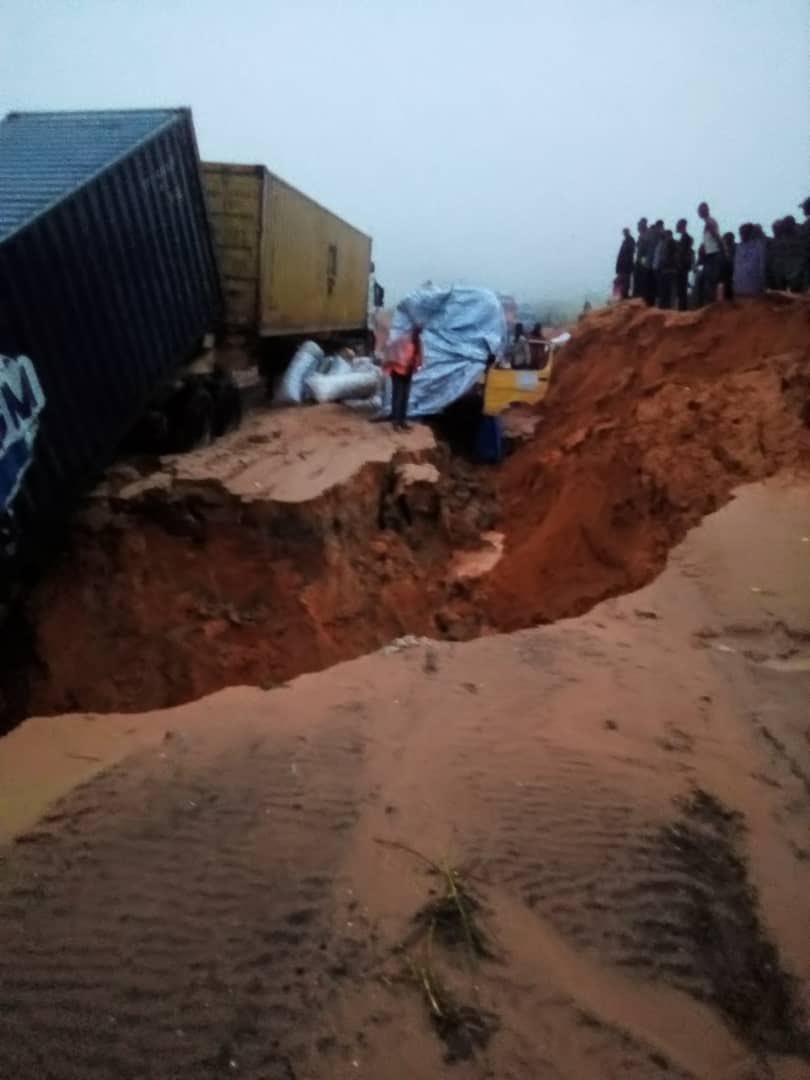 CongoCheri's tweet image. INFO RDC-BAD. Projet de réhabilitation de la route Kinshasa - Kikwit. Montant: 72 millions $. Attribution du marché en phase finale, suivie du lancement imminent des travaux. Agence d’exécution: Office des Routes.🇨🇩🇨🇩🇨🇩