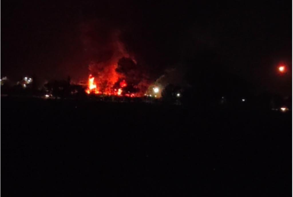 RadarIndramayu_'s tweet photo. Api Kembali Menyala di Pertamina Balongan, Masyarakat Diimbau Tidak Panik https://t.co/RKODtH10q3 https://t.co/yrGwQcTiHq