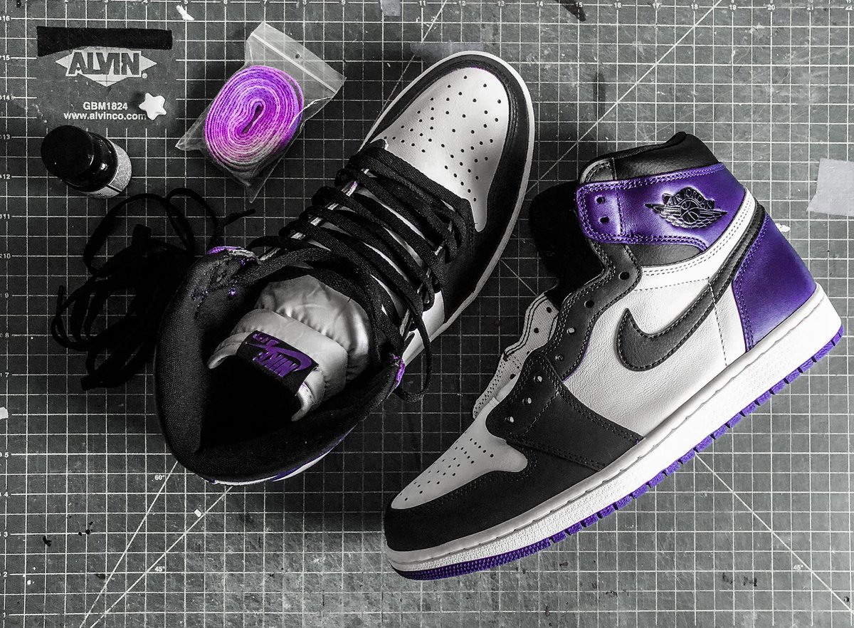 TheSoleLibrary's tweet image. If they don’t have it, do it yourself.

Air Jordan l "Court Purple 3.0" Custom.

#SoleFact : Peter Moore who designed the Air Jordan 1 is also responsible for the Nike Dunk.

#TheSolelibrary
#AirJordan1