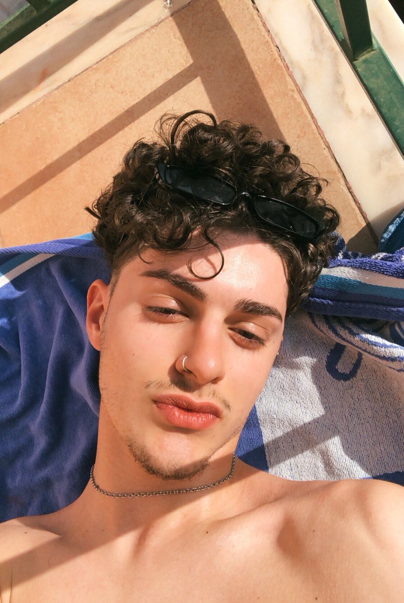 isthatgc's tweet photo. first sunbath of the year https://t.co/Eb1bV7PfKk