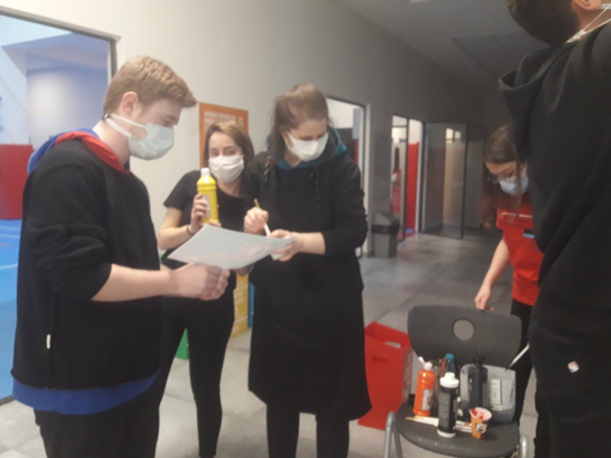 Sanatla motive olan canım 12ler bugün işbaşındaydı:) <a href="/shkynr/">Şahika Yanar</a> <a href="/EdaPekcetin/">Eda Keskin</a> @YeniySeda