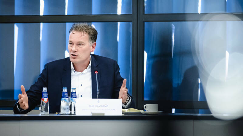 ‘#Noodpakketten afbouwen, maar meer steun voor jongeren en #zzp’ers,’ zegt directeur CPB: bit.ly/3rKJuVo #freelance #ondernemen (via Twitter x.com/Finovion/statu…)