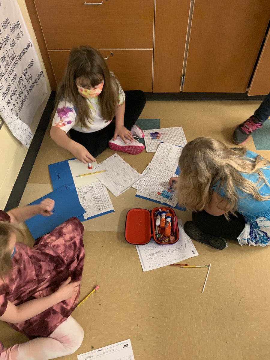 Hamilton_Instr's tweet image. Thank you to Mrs. Pruitt’s 2nd graders for letting me see their math knowledge during centers. I loved it! Every minute matters, even on the afternoon before Spring Break!