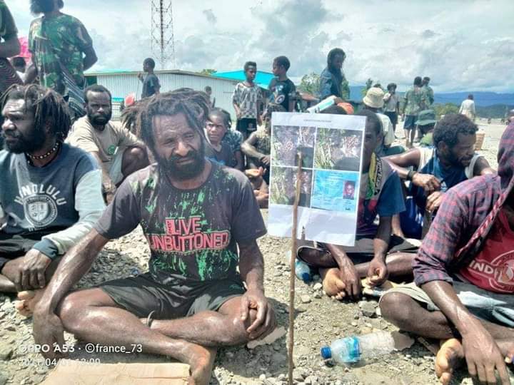 NarikTabuni's tweet photo. NDUGA DARURAT !

Kenyam, Ibu Kota Ndugama 1 April 2021.

Pada hari ini tanggal, 1 April 2021. Masyarakat Ndugama kembali trun jalan di Budaran Keyanibi Ibu kota Kenyam sekitar pada pukul 7: 30 sampai pada pukul : 16 Sore selesai.

L A N J U T AN.  AKSI BESOK 
Save NDUGA. https://t.co/io4BZDNNpz