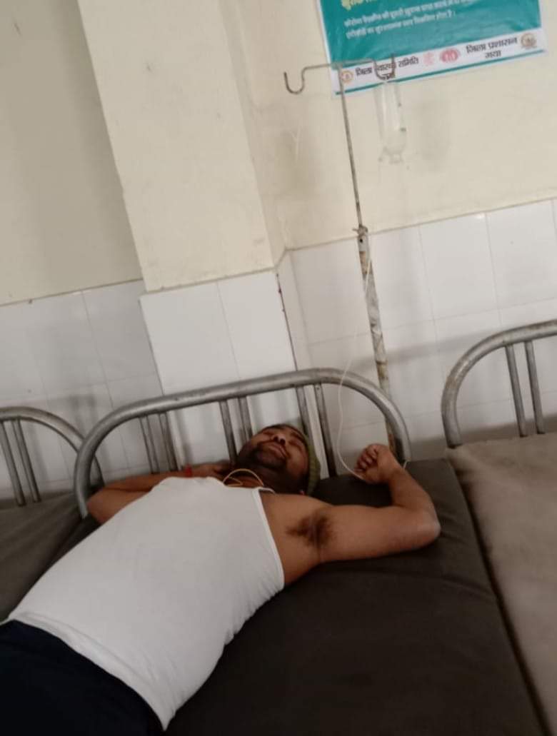 VikashK77830856's tweet photo. कार्यपालक सहायक साथी किशोरी प्रसाद  जो गया जिले के टेकरी अनुमंडल में कार्यरत थे, प्रधान सचिव महोदय चंचल बाबू के हठधर्मिता व्यक्तिगत निर्णय के कारण चयन मुक्त होने से डिप्रेशन का शिकार हुए और दिल का दौरा आया। इनका इलाज रांची के एक निजी अस्पताल में चल रहा है। @yadavtejashwi https://t.co/9XOwgRgsfs