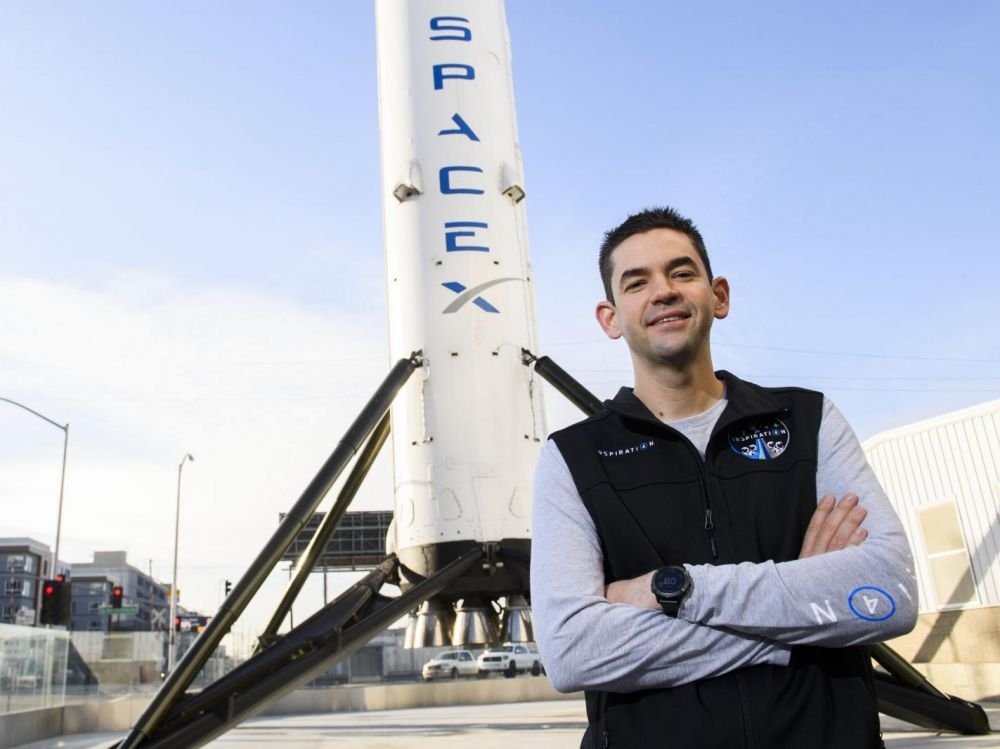 SL_1960's tweet image. #inspiration4contest @SpaceX  Inspiration4 est une mission spatiale (3 jours orbite basse) privée financée 100% par le milliardaire Isaacman (photo 1) pour collecter des fonds (cancer des enfants) : + Hailey Arsenault, Christopher Sembroski et Sian Proctor #Facealinfo