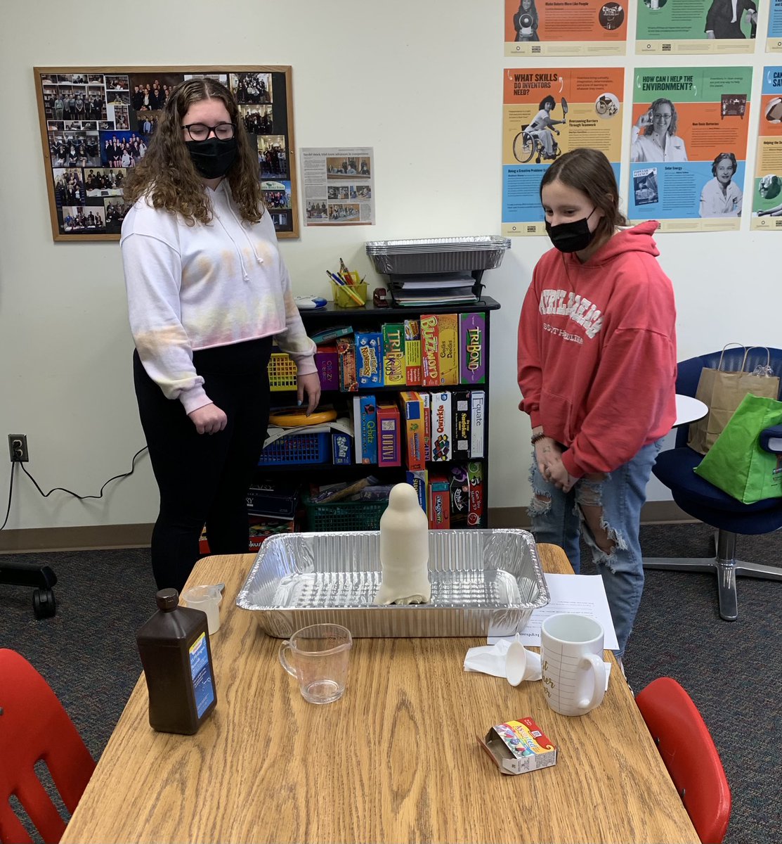 SraCSmith's tweet photo. @WoodsideMS @SaydelCSD 7th and 8th grade STEM enrichment kids exploring the scientific method with elephant toothpaste. https://t.co/xrVoeZ2StO