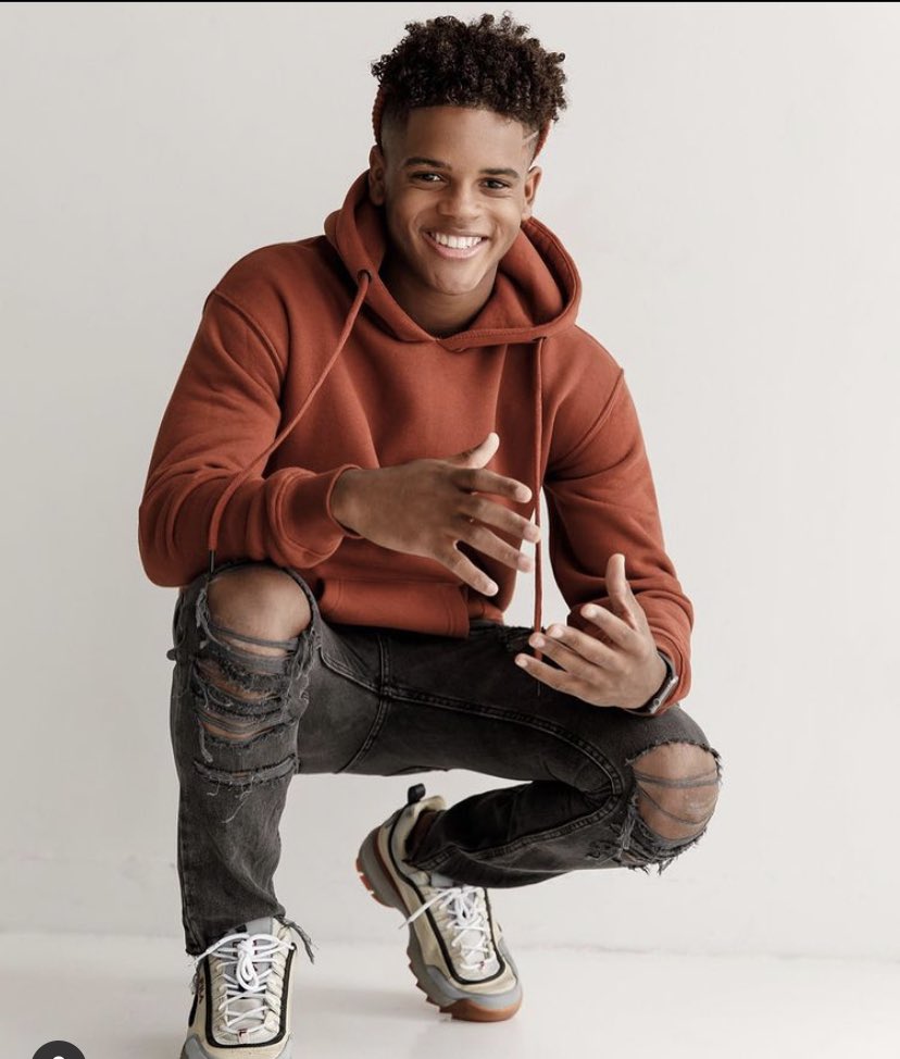 Jinsakuu's tweet photo. Introducing Miguel Taylor ⚡️ Check out our exclusive interview with the brand new Gold Ranger “From the hood to spandex “⚡️⚡️ https://t.co/agVPAxKqqU Tune into Power Rangers Dino Fury Saturdays @ 8AM ET/PT only on @Nickelodeon   

#PowerRangers #DinoFury https://t.co/vHbetijSi2