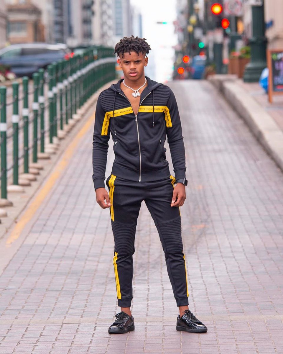 Jinsakuu's tweet photo. Introducing Miguel Taylor ⚡️ Check out our exclusive interview with the brand new Gold Ranger “From the hood to spandex “⚡️⚡️ https://t.co/agVPAxKqqU Tune into Power Rangers Dino Fury Saturdays @ 8AM ET/PT only on @Nickelodeon   

#PowerRangers #DinoFury https://t.co/vHbetijSi2