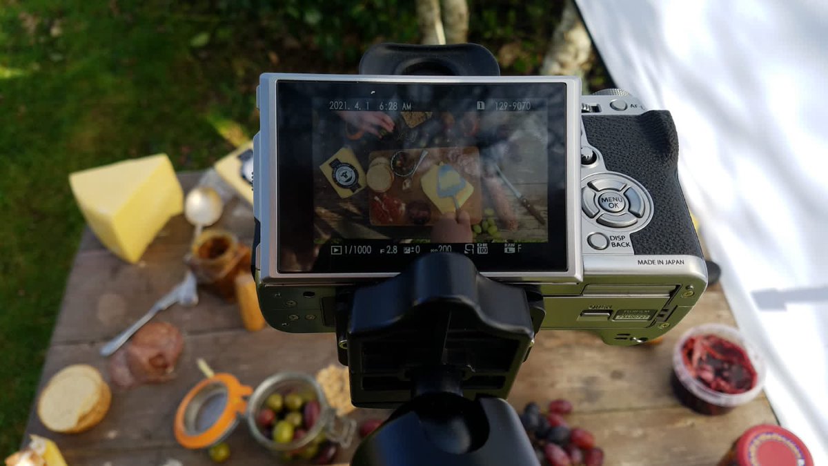 A beautiful day to start the new month 🌤 We’re working behind the scenes on some new shots.. Anyone else dreaming of an outdoor picnic in the sunshine? 🥰

#donegalfarmhousecheese #bts #newphotos #shoot #donegalcheese #kilard #sunnydonegal