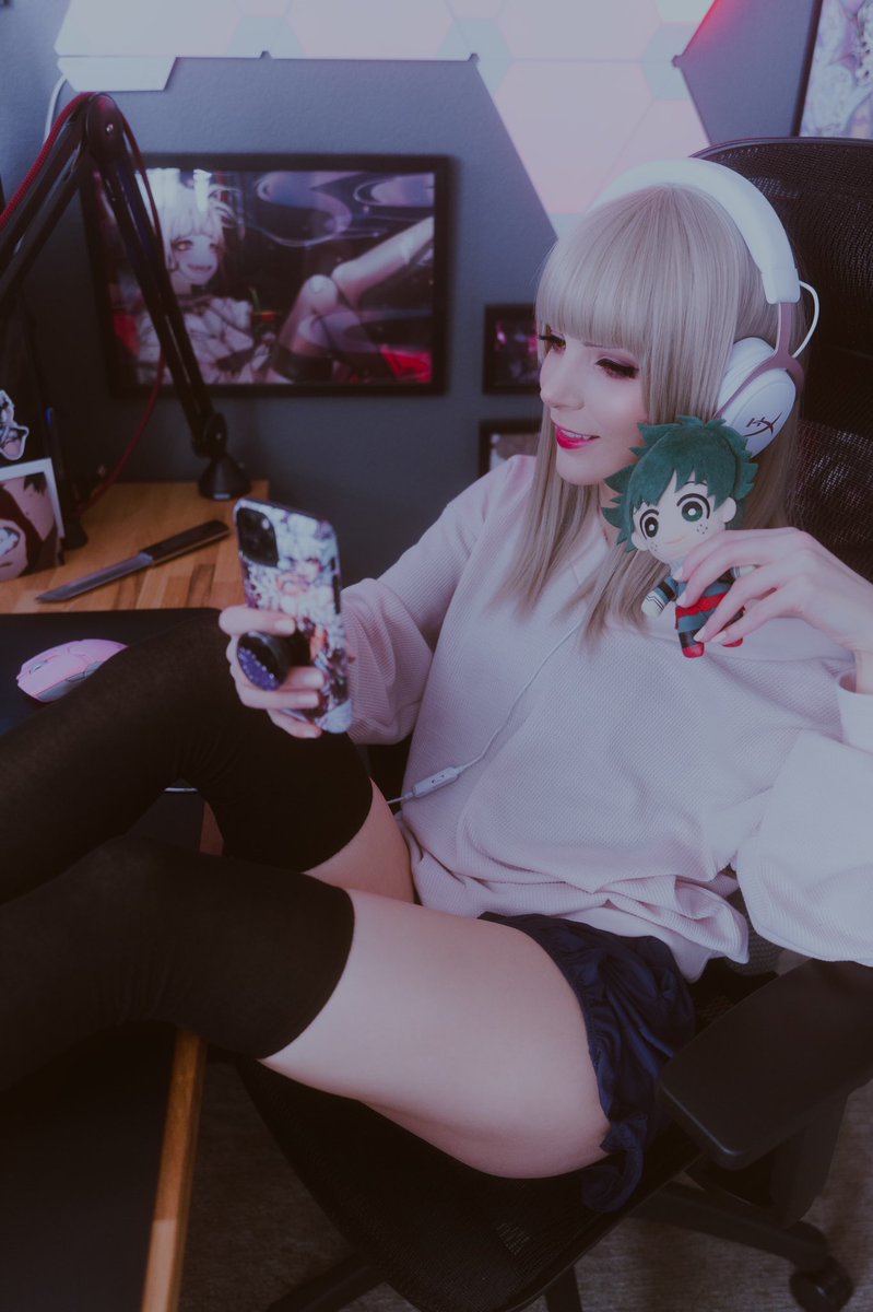 bloodraven's tweet photo. Deku baby’s doing a panel at #pjcon2021, I can’t wait to watch 😍🔪🩸 https://t.co/u4e5dYx7uo