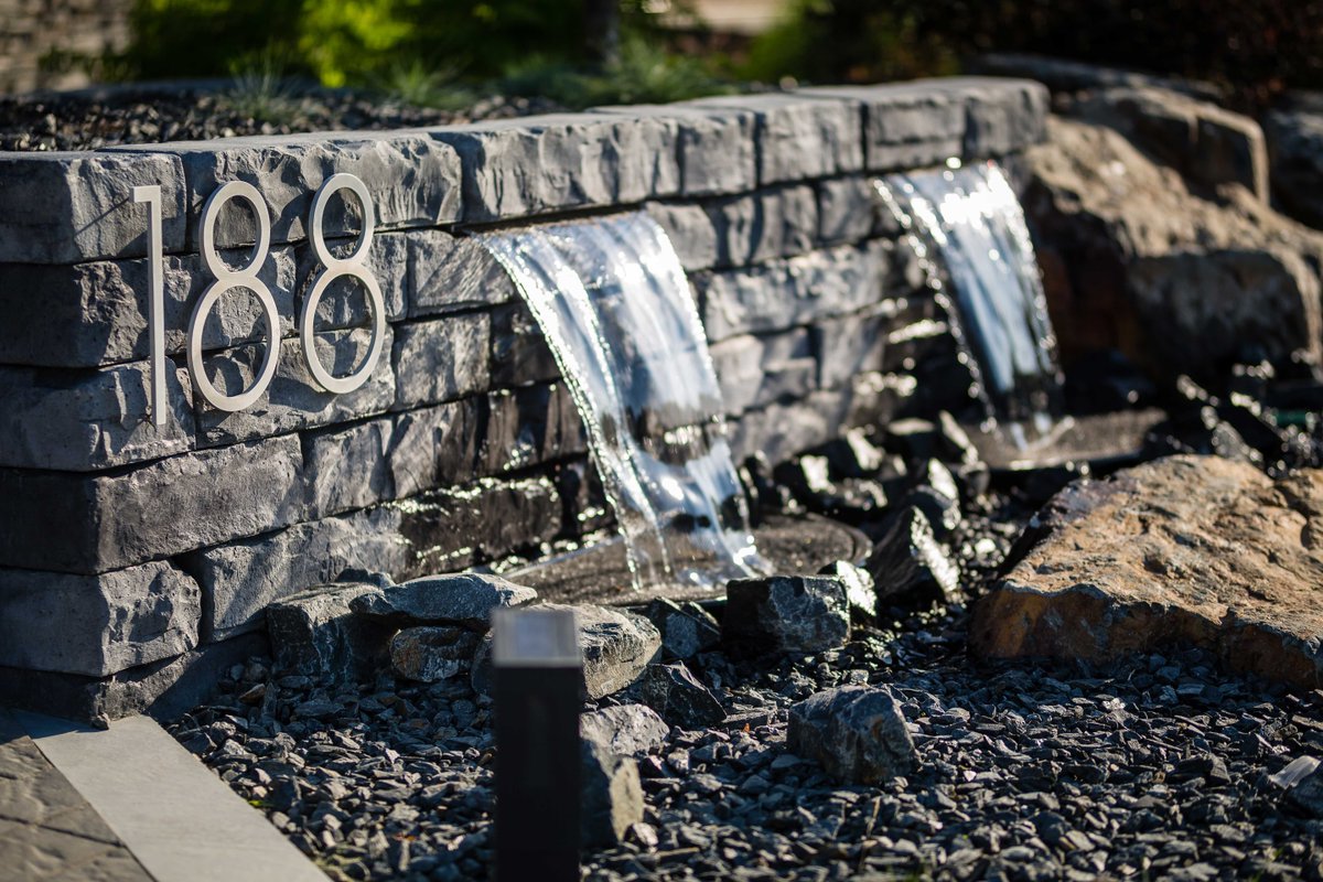 barkmanconcrete's tweet photo. Our Rosetta Kodah wall creates a great front yard statement.
https://t.co/e3H43jB9wJ
#barkman #barkmanconcrete #rosetta #kodah #wall #spacesathome #hardscape #housenumber #2021ideas #landscaping #outdoorliving #outdoorlifestyle @rosettahardscapes https://t.co/yPXX4x5En3