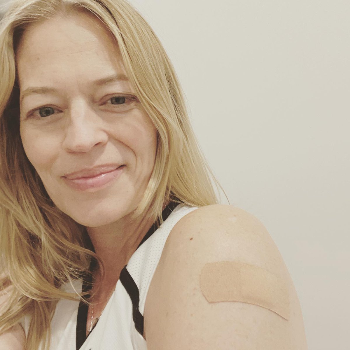 Jeri Ryan tweet media