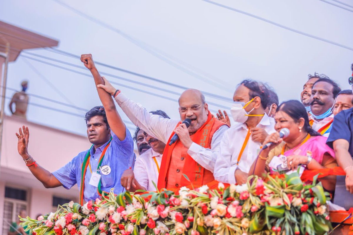 annamalai_k's tweet photo. Sincerely thank our Hon HM Shri @AmitShah ji for visiting Aravakurichi AC &amp; enthusing our hard working BJPians. 
His visit as usual has inspired us to work harder.
It was an energetic road show &amp; an inspiring speech by him in our booth leaders meeting! 
@blsanthosh @CTRavi_BJP https://t.co/fz8cIi3Ujb