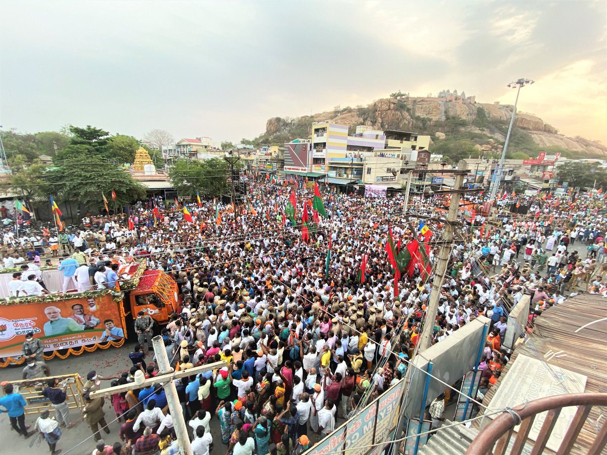 annamalai_k's tweet photo. Sincerely thank our Hon HM Shri @AmitShah ji for visiting Aravakurichi AC &amp; enthusing our hard working BJPians. 
His visit as usual has inspired us to work harder.
It was an energetic road show &amp; an inspiring speech by him in our booth leaders meeting! 
@blsanthosh @CTRavi_BJP https://t.co/fz8cIi3Ujb