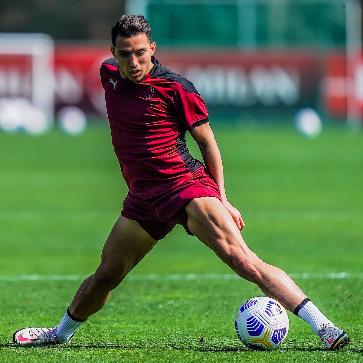 IsmaelBennacer's tweet photo. Back at Milanello 🔴⚫️ #ForzaMilan https://t.co/O5kjXmmeDC