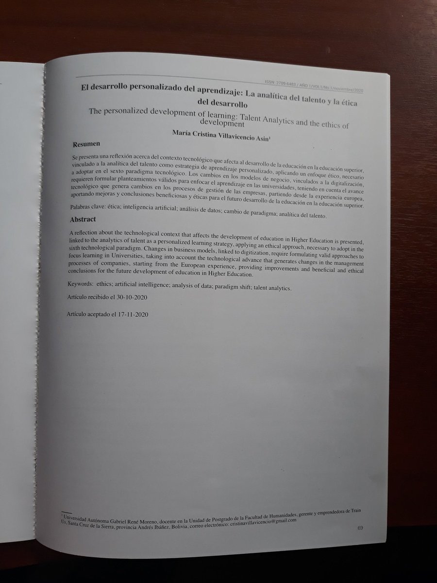 _CrisVilla_'s tweet photo. Llegó el primer número de la revista Deconstrucciones, de la Unidad de Postgrado, de la Facultad de Humanidades de la Universidad Autónoma Gabriel René Moreno en Santa Cruz de la Sierra, Bolivia. Y en él, mi primer artículo. :-)  Muy emocionada. https://t.co/k0TqDNTfjc