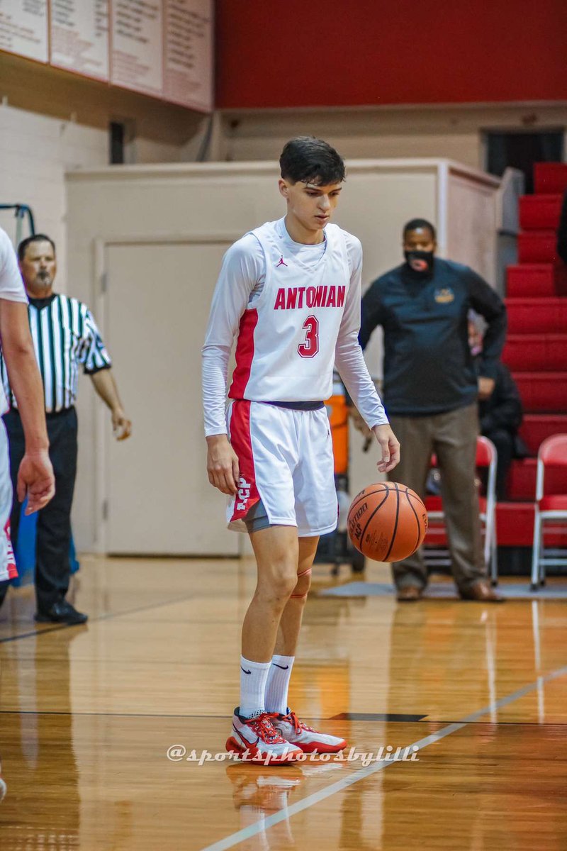 g_ramos3's tweet photo. 2,740 points, 1,008 rebounds, 785 assists and 2 STATE CHAMPIONSHIPS. Thank you Antonian, FOREVER AN APACHE! #RollTribe🅰️ https://t.co/t6QZLLSpd2