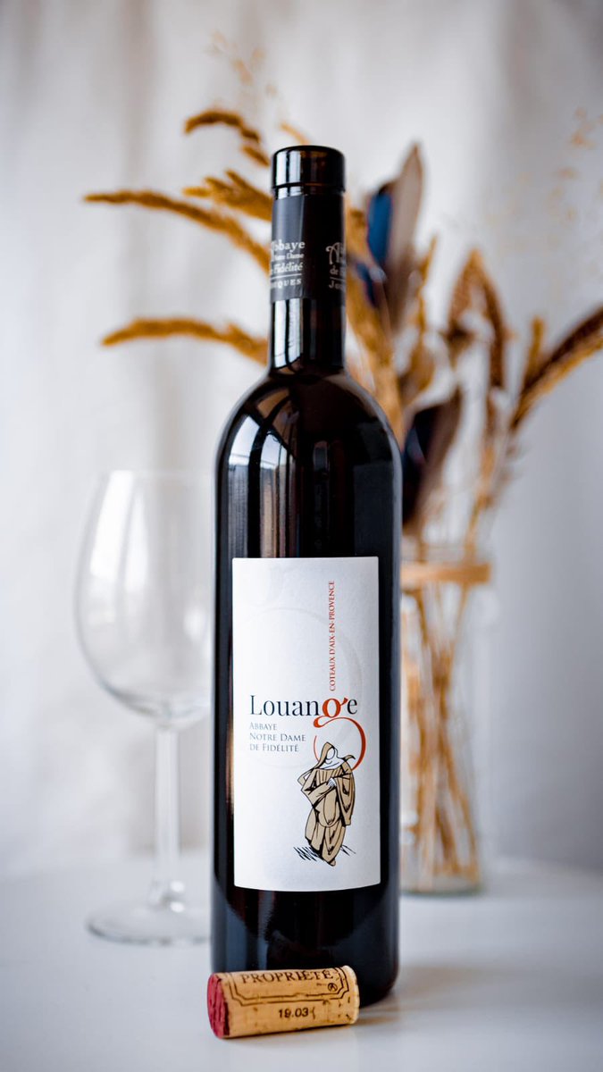 AMonastique's tweet photo. Jeudi Saint, la toute première messe! 
A cette occasion, voici un vin rouge rond et fruité aux délicats arômes de fruits rouges et d'épices, fruit du travail des sœurs bénédictines de l'abbaye Notre-Dame de Fidélité de Jouques.
Belle montée vers Pâques avec l'Artisanat Monastique https://t.co/FiZxGtTrA0