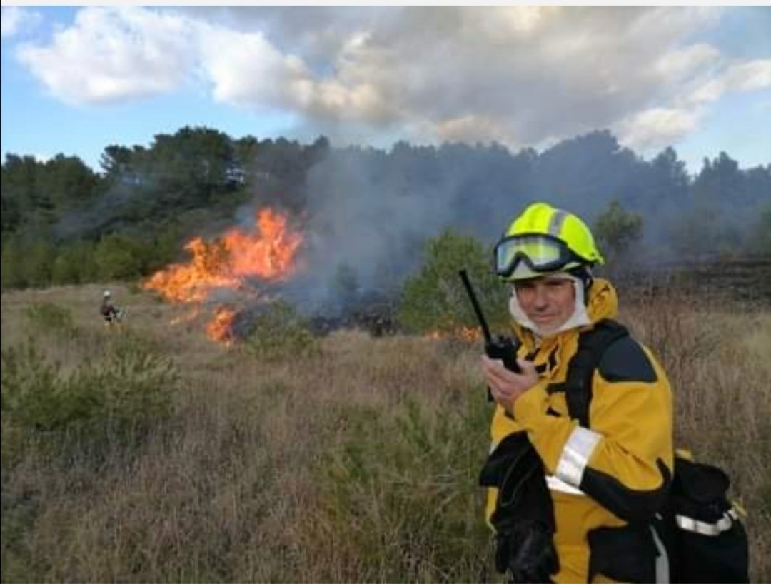 sis_2b's tweet image. Les équipes spécialisées parfont leur formation #BrûlageDirigé 🔥
En corse, session #EquipierBrûlage avec nos collègues @sdis2a @ONF_Officiel &amp;amp; #Forsap @IsulaCorsica, sous l&apos;égide de l&apos;Ecole Valabre ; et dans le Gard pour nos collègues M. Santucci &amp;amp; J. Mariani #ChefsDeChantier 👍