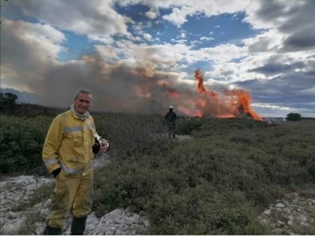 sis_2b's tweet image. Les équipes spécialisées parfont leur formation #BrûlageDirigé 🔥
En corse, session #EquipierBrûlage avec nos collègues @sdis2a @ONF_Officiel &amp;amp; #Forsap @IsulaCorsica, sous l&apos;égide de l&apos;Ecole Valabre ; et dans le Gard pour nos collègues M. Santucci &amp;amp; J. Mariani #ChefsDeChantier 👍