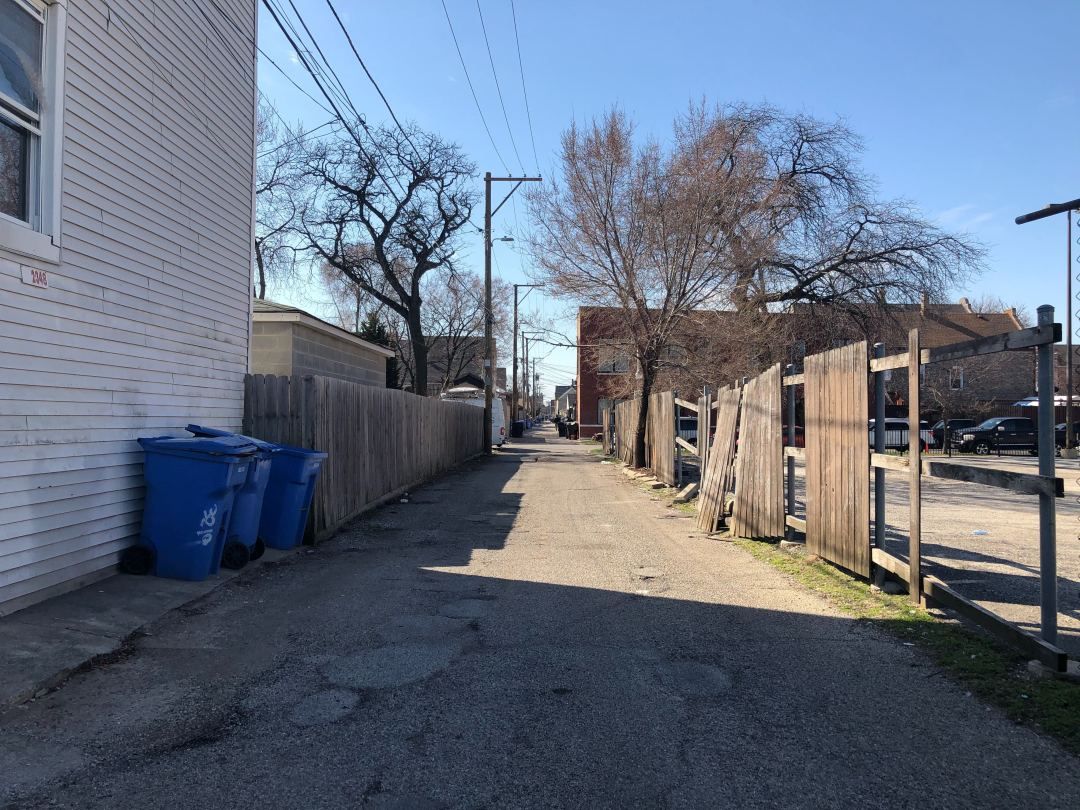 BlockClubCHI's tweet photo. Police shot and killed a 13-year-old boy in Little Village on Monday. https://t.co/y5aJPP9tsW https://t.co/yGVZSl5eDs