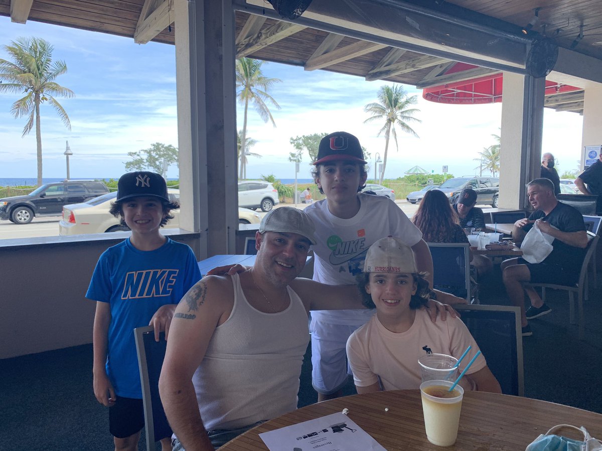 DeeMar80's tweet photo. My Boys 💙💙💚💙 #openingday  #yankeesonthebeach 🌊☀️⚾️🌴 @Yankees @MLB #mlb https://t.co/mnBrKU2k1l