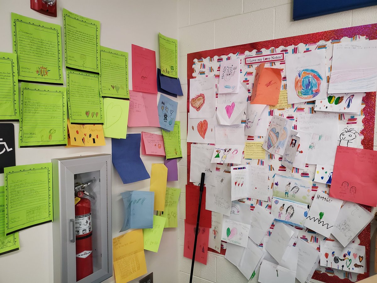 TheLegendaryLib's tweet image. My cup runneth over! My principal announce an early media specialist day and my babies showered me with love! Cards and letters and hugs! I am so blessed! #SchoolLibrariesMatter