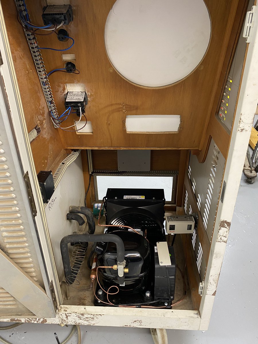 Polarcold1's tweet photo. This was an unusual one in at the workshop. In for renovations. Called a ‘Frost Heave’ machine used by Surrey Council to test the effect of frost on Tarmac for road surfaces https://t.co/WqcMcOShFC