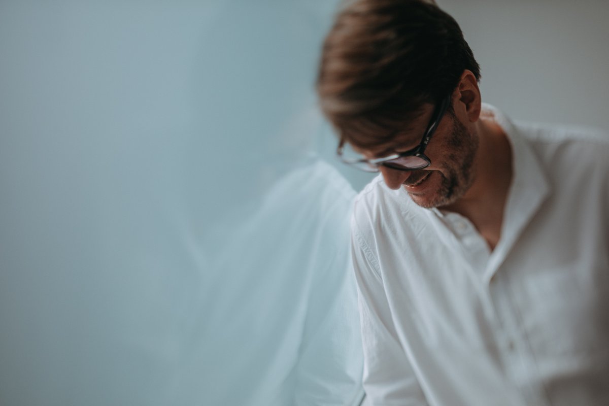FutureArchiveR's tweet photo. The #Polish composer Grabek [ @wojtekgrabek ] is doing a takeover this month of our #ElectronicChillArchive playlist on #Spotify! Take a listen: https://t.co/bN48u9vyJG

#Grabek will release his new LP #TinyMelodies later this month via @interpretnull.

#futurearchiverecordings https://t.co/eGncXNvFeI