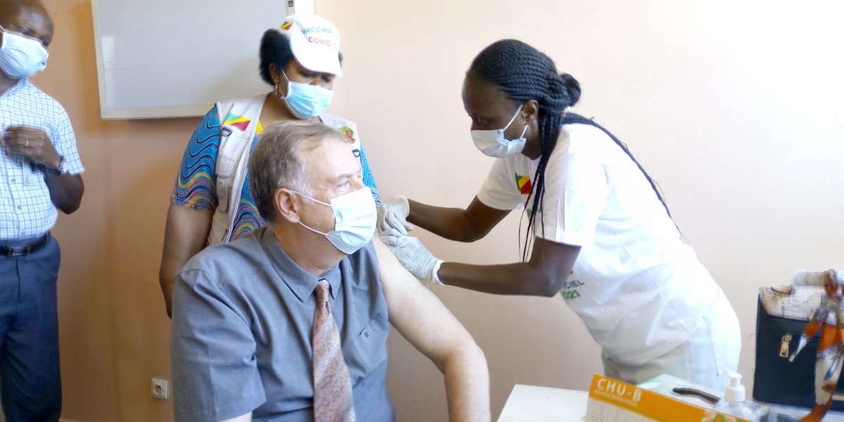 ChuBrazza's tweet photo. Mardi 30 mars, une partie des effectifs du #CHUB a reçu sa première dose de vaccin contre la #Covid19, tandis que l'ensemble du personnel de santé reste mobilisé dans cette lutte. 🇨🇬

👉 https://t.co/VCBrhf5WO6 https://t.co/F3MSxJRF14