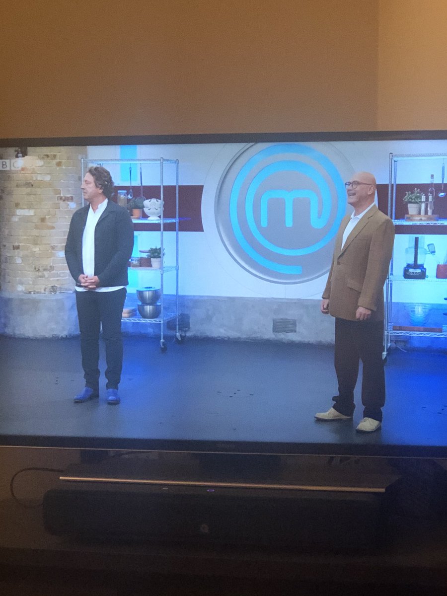 amandacowie's tweet photo. Colour coordination is almost as compelling as the show itself #MasterChefUK @JohnTorode1 @GreggAWallace https://t.co/HhXiVvwnhM