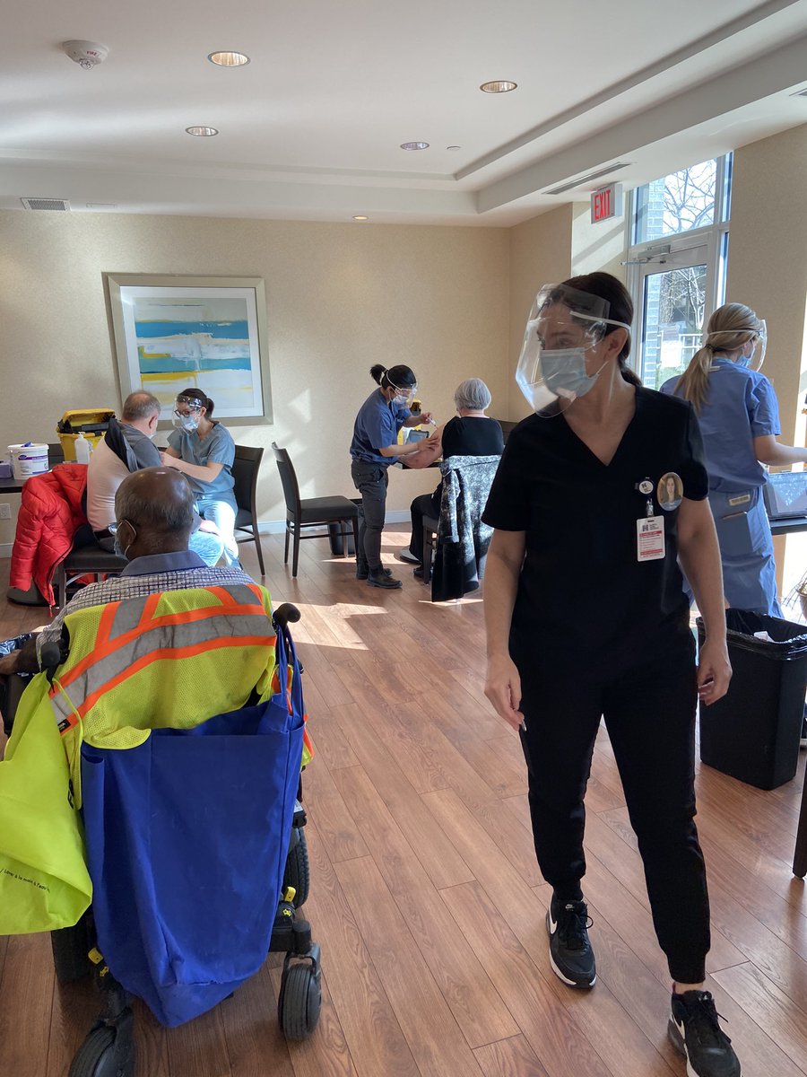 MariaMuraca2's tweet image. Big shout out to our medical residents helping our vaccination clinic at a high-risk NORC! @NYGH_News @RStollerMD @NYT_HP @eisendv @AMerbaum @NYFHT @UofTFamilyMed @DFCM_Undergrad