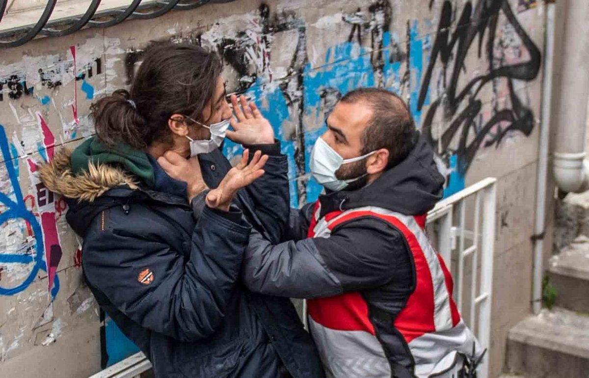 nocontextBOUN's tweet photo. #NefesAlamıyorum 
#ArkadaslarımızıSerbestBırakın 
#DirenişKadıköyde 

Cr: @Kilicbil https://t.co/ONGgPQxfYv