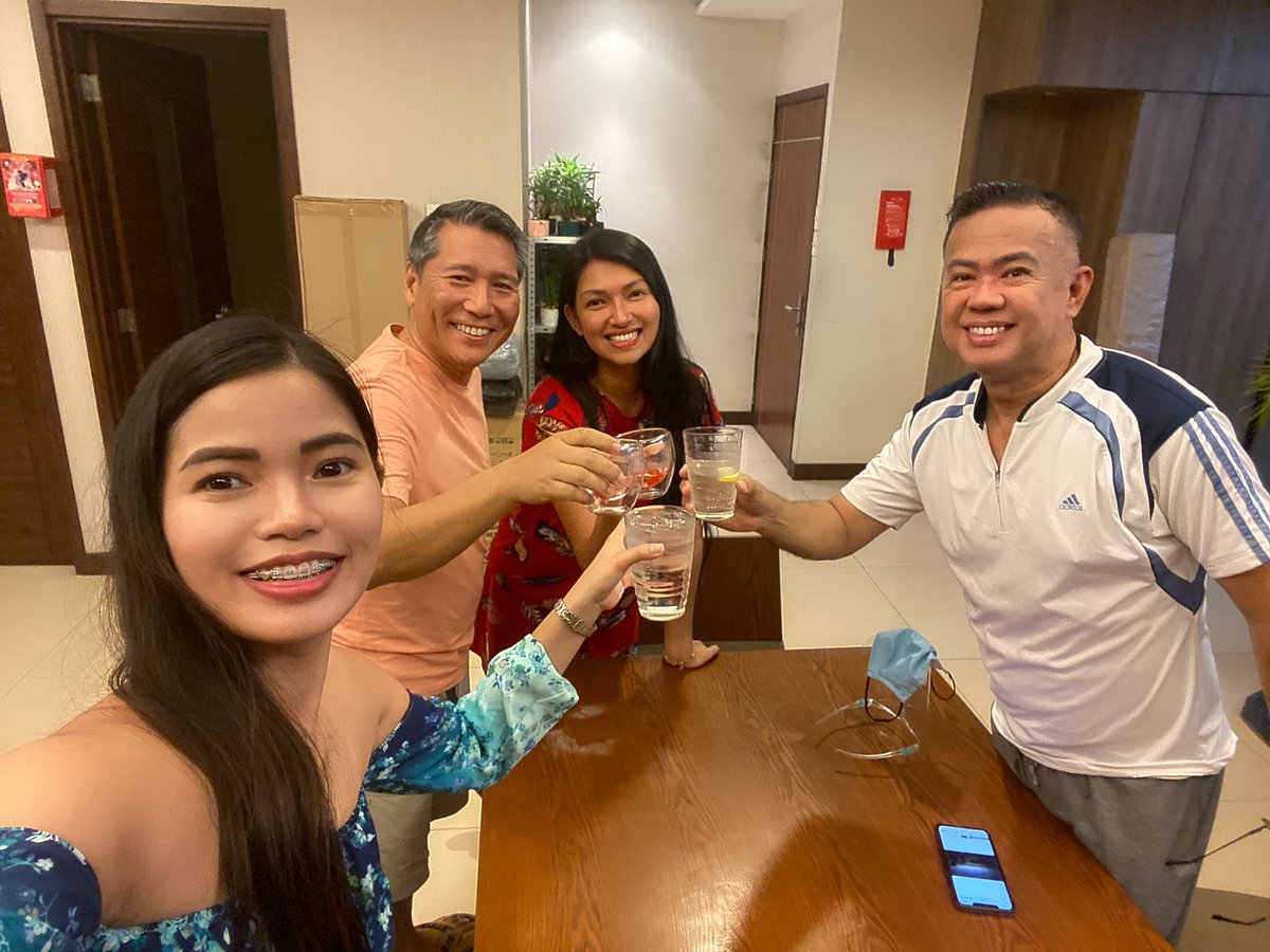KarenAcut's tweet photo. Shabu-shabu night with this couple 🥰 https://t.co/yCS8B5YgnQ