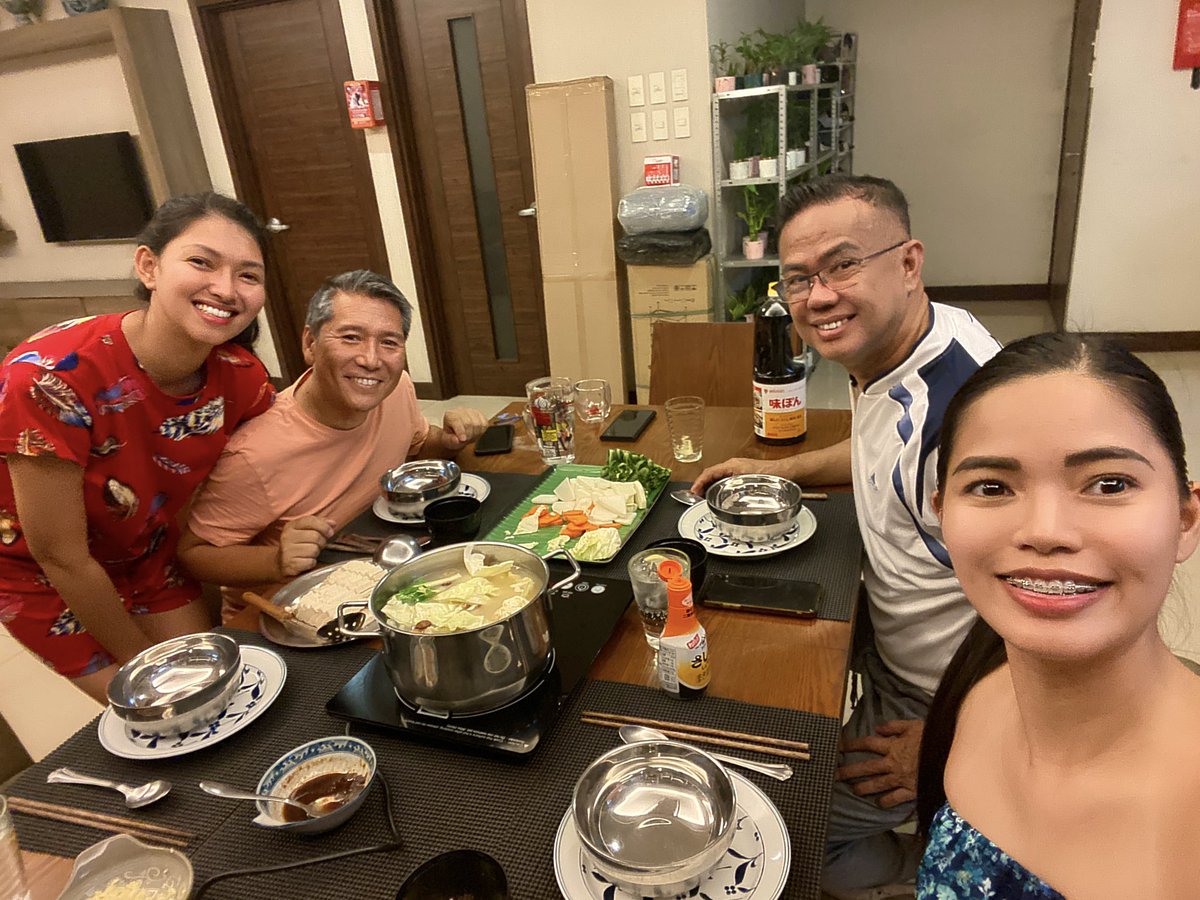 KarenAcut's tweet photo. Shabu-shabu night with this couple 🥰 https://t.co/yCS8B5YgnQ
